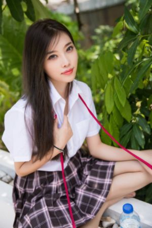 学生摸老师胸亲嘴_1080在线观看