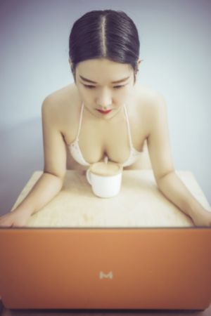 亚洲aⅴ综合在线欧美一区_1080P完整版观看
