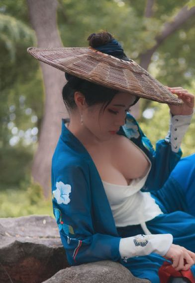 免费很黄很色裸乳辈_DVD在线视频观看