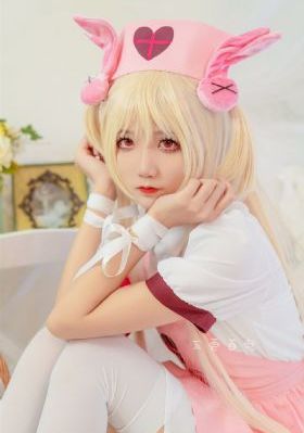 欧美红色毛衣街拍图片_BD神马在线观看