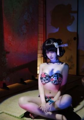 欧美街拍酒红羊绒大衣_BD英语免费全集观看